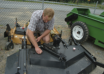 Heavy vehicle and mobile equipment service technicians